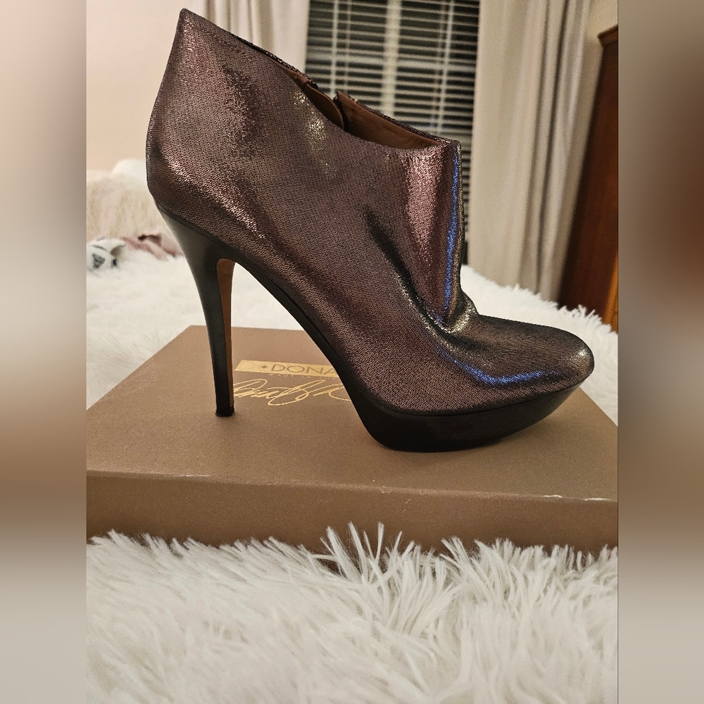 Donald Pliner High heel bootie